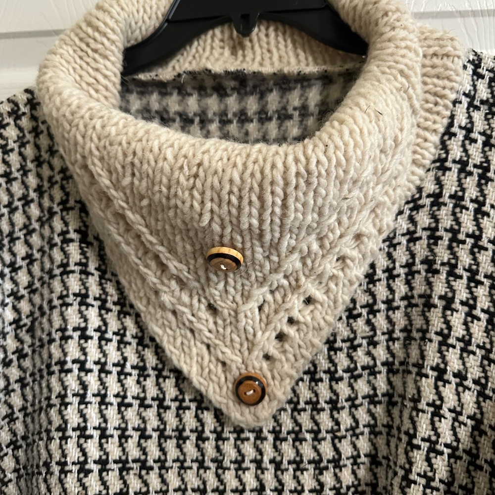 Cream & Black Wool And Alpaca(?) Poncho One size - Picture 2 of 5